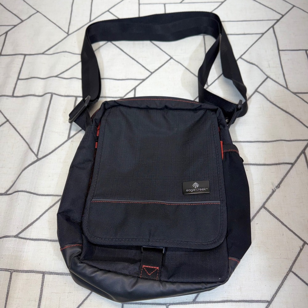 Eagle Creek Crossbody Travel Bag Small Black Organizer Messenger Shoulder Bag